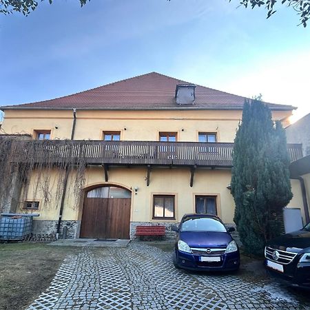 Restaurace A Penzion Podloubi Opočno Eksteriør bilde