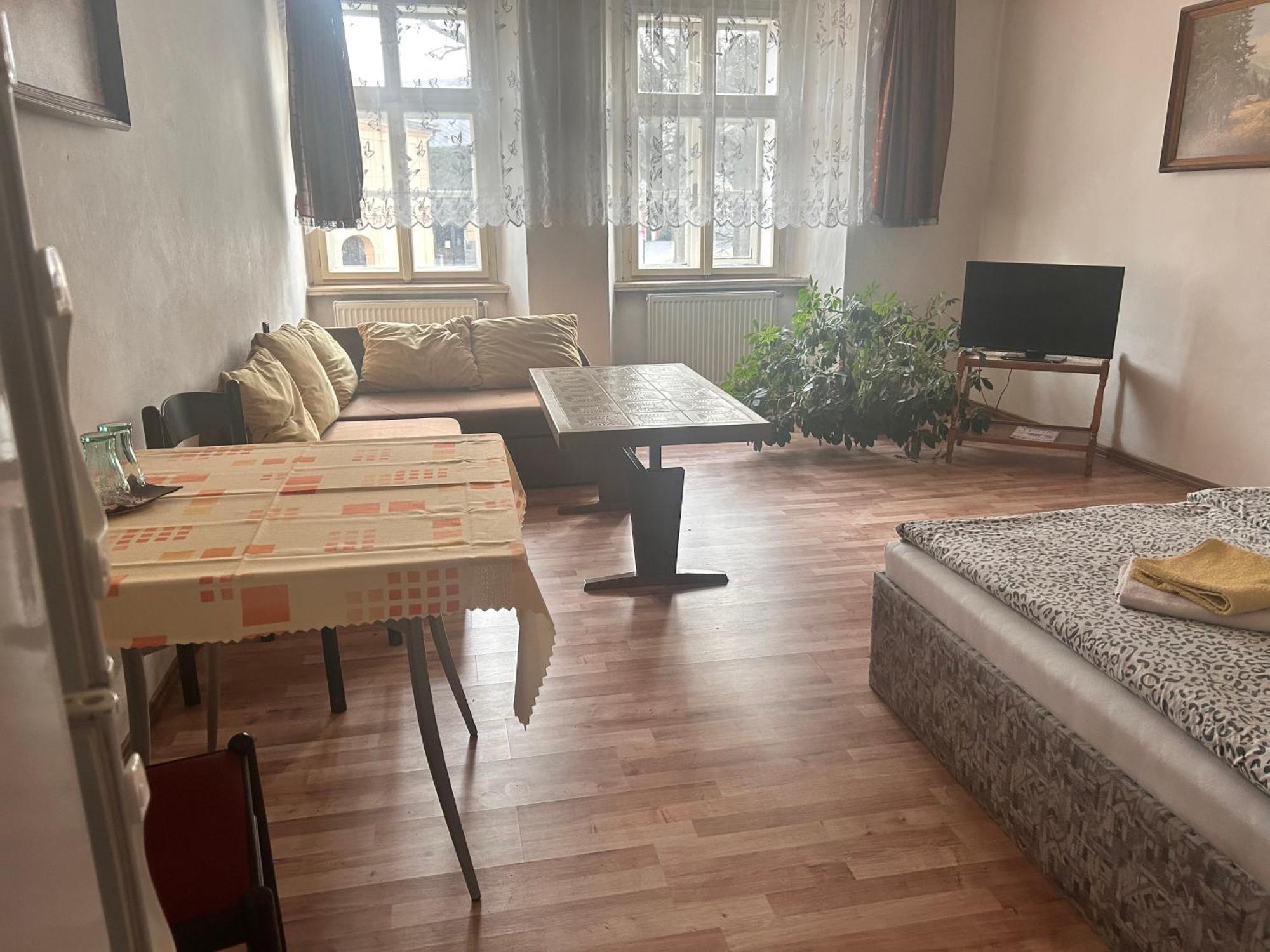 Restaurace A Penzion Podloubi Opočno Eksteriør bilde